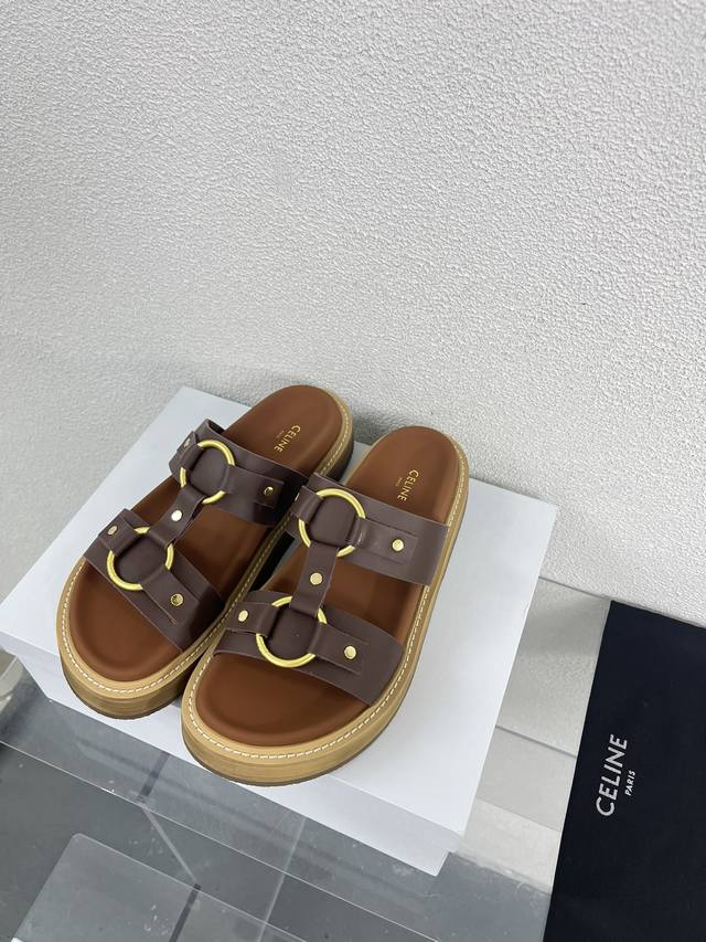 双环拖鞋celine 夏日专属 凯旋门系列厚底凉鞋 赛琳 家族元素设计 金属logo 凉鞋 红棕色面料水染牛皮 油边工艺 钢印压模而成立体感十足 对标对版 内里